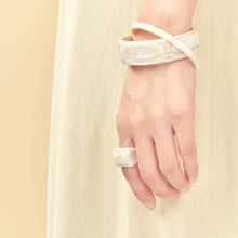 画像をギャラリービューアに読み込む, Bangle バングル＜Shell＞（A86 marble gold white）
