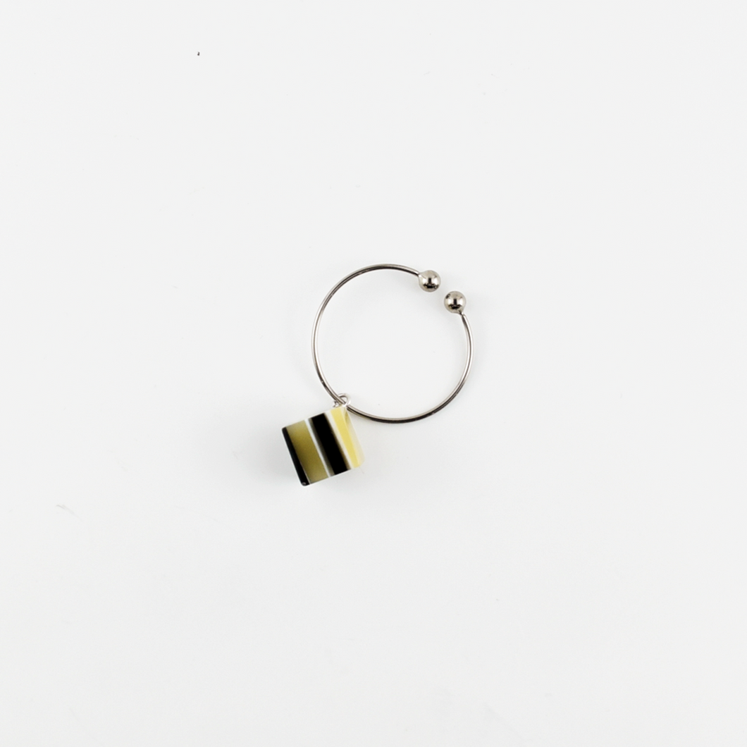 Earcuff イヤーカフ＜キューブ＞（386 yellow horn）