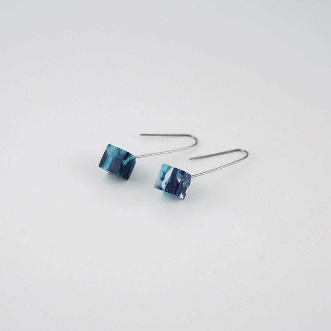 Cube Pierced キューブピアス（C08 flower blue）