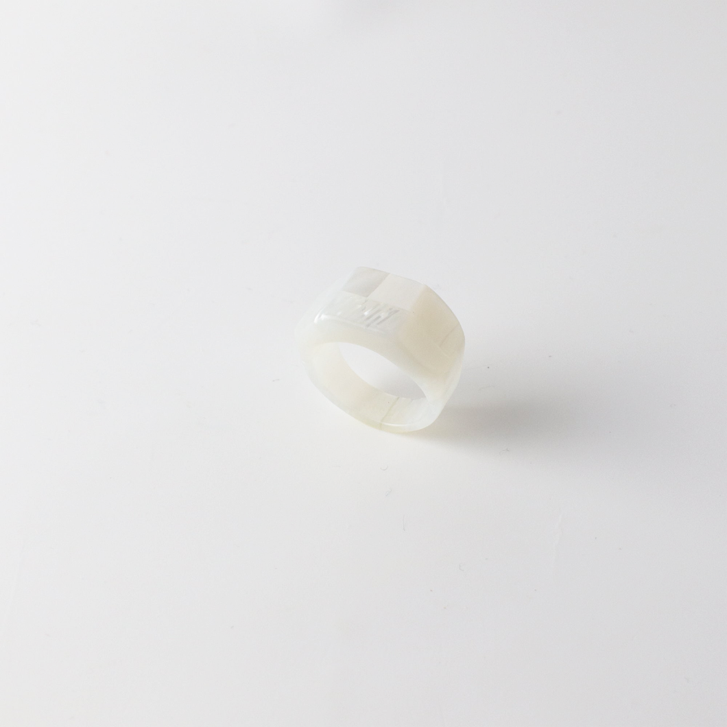 Dirocca Ring＜スクエア＞S1 （B71 milky white）