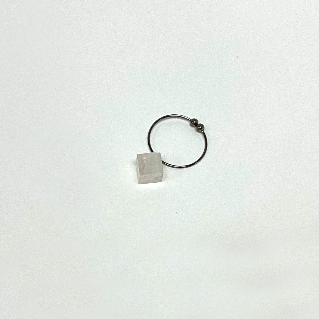 Earcuff イヤーカフ＜キューブ＞（H60 white）